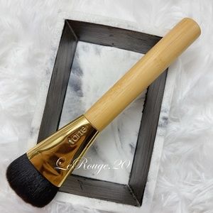 Tarte foundation kabuki brush. Limited edition